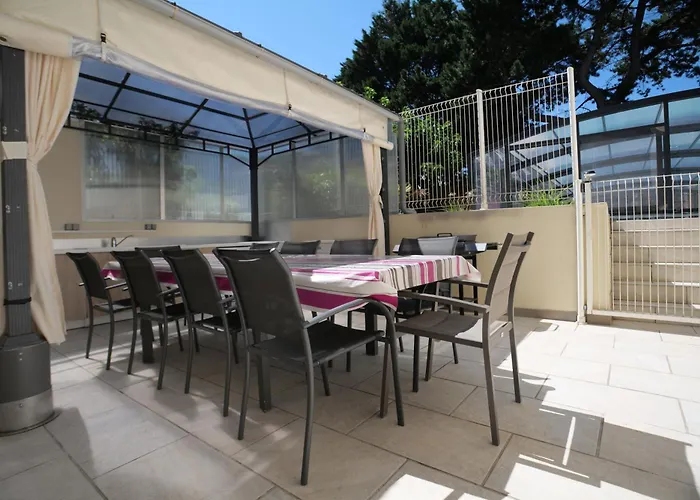 Maison Avec Piscine 10 Couchages פורנישי