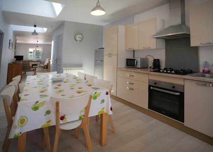 Maison Avec Piscine 10 Couchages ポミシェ